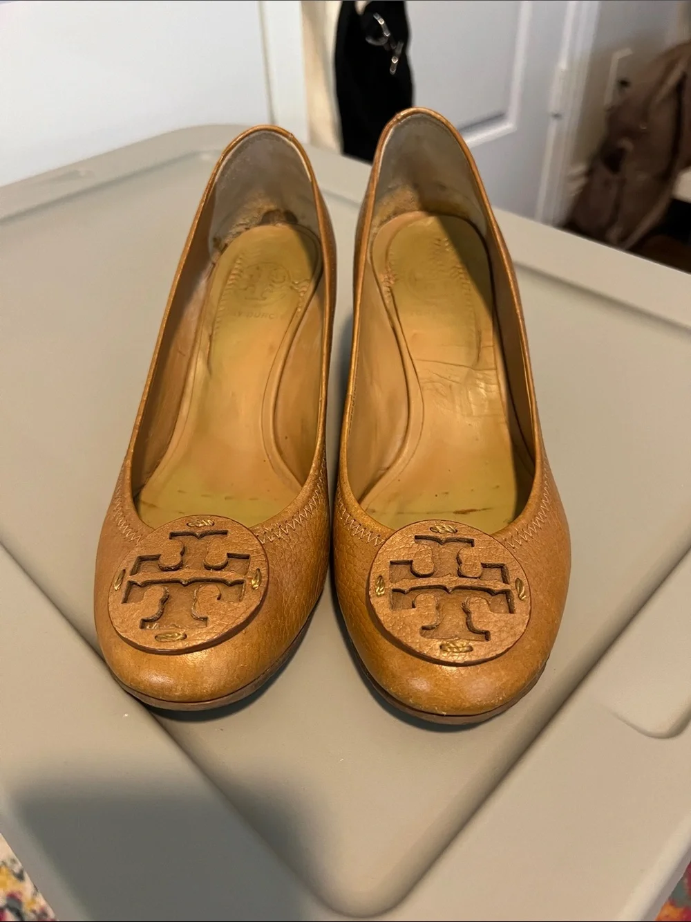 Tory Burch Women's Tan Leather Round-Toe Wedge Flats